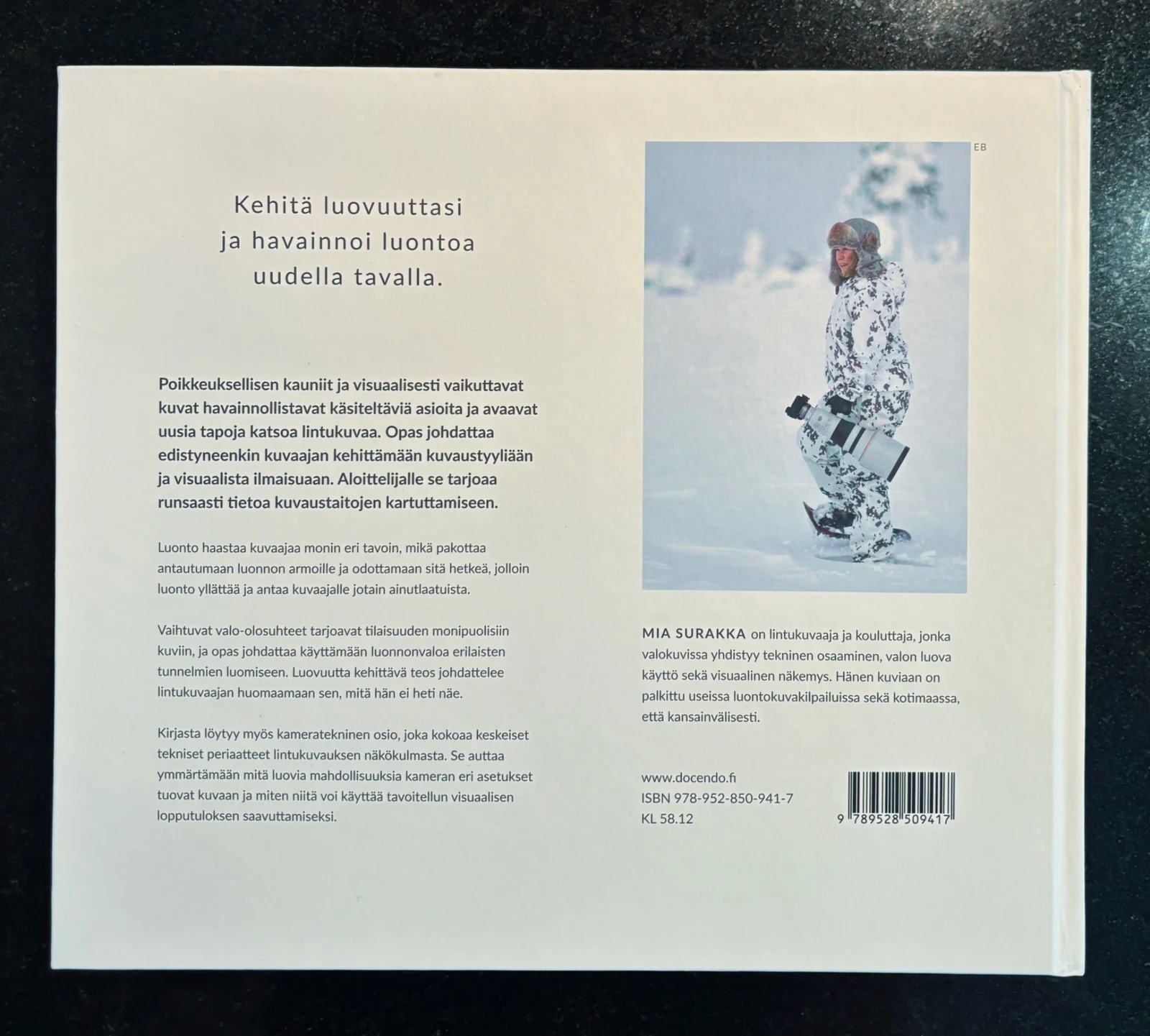 Luovaa lintukuvausta luonnon ehdoilla -kirjan takakansi